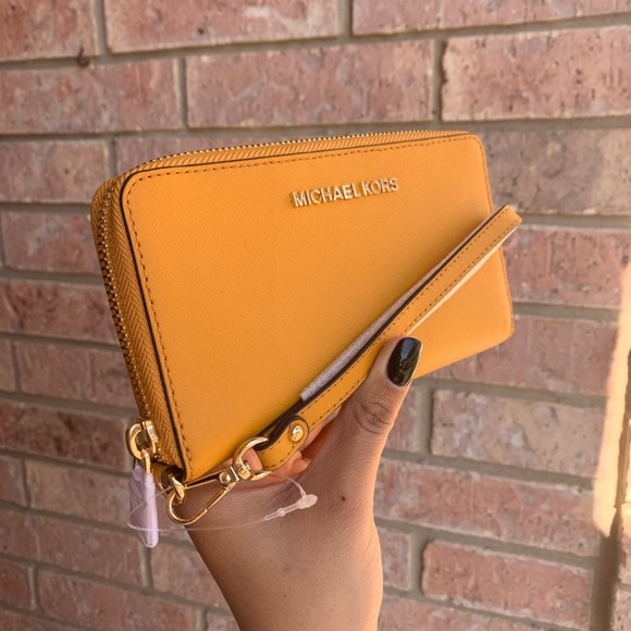 Michael Kors Handbags - New MK wallet/ wirstlet